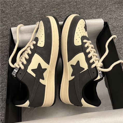 Dream shoes. Alt Shoes Sneakers, Grunge Shoes Aesthetic, Downtown Shoes, Street Wear Shoes, Bapesta Shoes, Shoes Grunge, Star Outfit, Grunge Shoes, Big Shoes