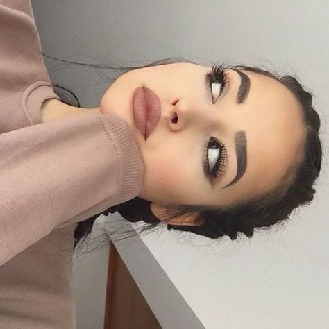 People who look good in sweatpants and day 3 hair are the type of people I'm jealous of Bad Girl Makeup Look, Bad Girl Makeup, Anastasia Beverly Hills Liquid Lipstick, Party Make-up, Casual Makeup, Makijaż Smokey Eye, Foto Poses, Maquillaje Natural, Makeup Goals