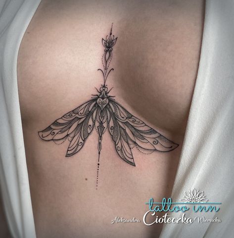 Miniature Tattoos, Underboob Tattoo Designs, Tato Minimal, Chest Tattoos For Women, Geniale Tattoos, Sternum Tattoo, Dragonfly Tattoo, Discreet Tattoos, Spine Tattoos