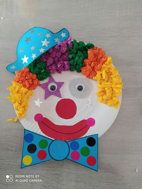 Masopust Tvoreni, Circus Crafts Preschool, Spider Web Craft, Clown Crafts, Carnival Crafts, Circus Crafts, School Kids Crafts, Circus Decorations, Carnival Decorations