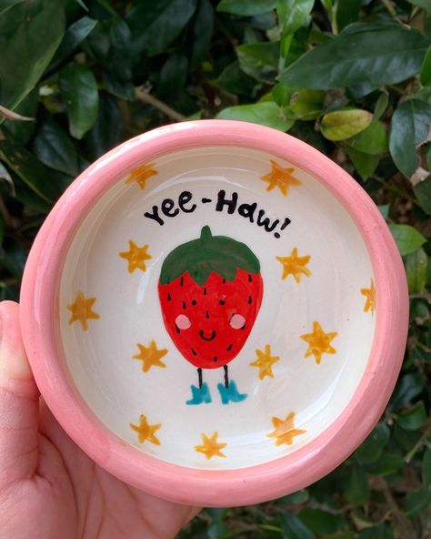 handmade trinket tray with pink trim and yee-haw strawberry in the center Ceramic Trinket Dish, Cat Water Bowl, Diy Pottery Painting, Painted Cat, Color Me Mine, Hand Painted Cat, Paint Your Own Pottery, Pot Ideas, Pottery Painting Designs