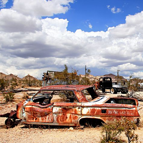 https://flic.kr/p/2it2pnF | Rhyolite Ghost Town, Nevada, USA | www.youtube.com/watch?v=m73OcWvEoqQ Nevada Ghost Towns, Rhyolite Ghost Town, Travel Project, Nevada Usa, Ghost Town, Ghost Towns, Travel Bucket List, Nevada, Bucket List