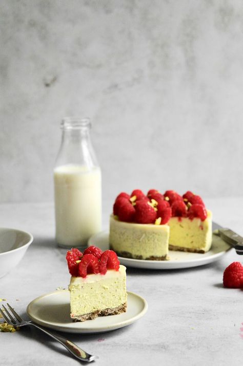 Lychee Jelly, Raspberry No Bake Cheesecake, Coconut Mousse, Pistachio Cheesecake, Matcha Cheesecake, Asian Cake, Pistachio Butter, Raspberry Cheesecake, Mousse Cake