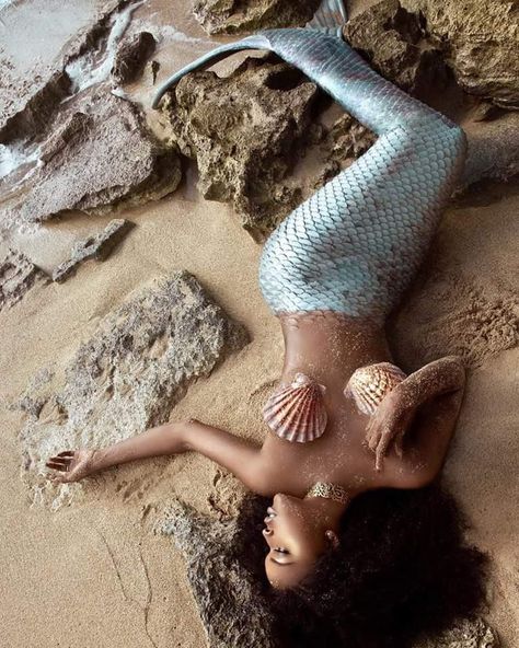 Mermaid Photo Shoot, Mermaid Pose, Mermaid Photography, Mermaid Photos, Oh My Goddess, Real Mermaids, Mermaid Pictures, Mermaid Aesthetic, Black Mermaid