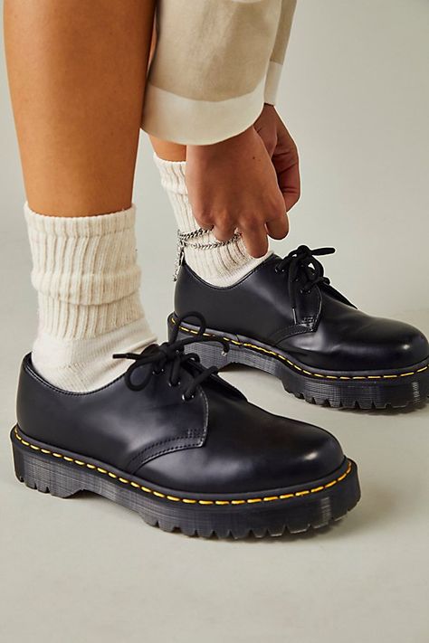 Chunky School Shoes, Doc Martens School Shoes, Doc Martens Dress Shoes, Low Top Doc Martens Outfit, Cute School Shoes, Low Top Doc Martens, Doc Shoes, Dr Martens Shoes Outfit, Low Doc Martens