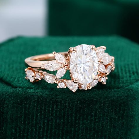 Probably my favourite ring I have ever seen! BEAUTIFUL!! Vintage Oval Engagement Ring Set, Rose Gold Wedding Rings Women, Circle Moissanite Engagement Ring, Morganite Wedding Ring Set, Oval Flower Engagement Ring, Stacking Engagement And Wedding Rings, Wedding Ring Ideas For Women, Vintage Rose Gold Engagement Rings, Oval Vintage Engagement Ring