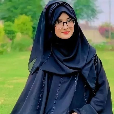 Indian Muslim Girl, Hijab Queen, A Line Skirt Outfits, Muslimah Photography, Best Couple Pics For Dp, Cover Pics For Facebook, King Khan, Couple Pics For Dp, Latest Bridal Dresses