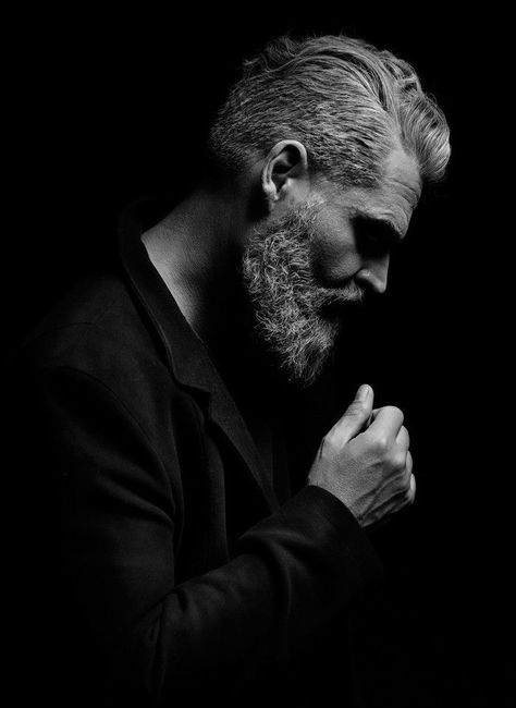 Dramatic Black And White Portraits, Extreme Lighting, Low Key Portraits, Men Portrait, Men's Portrait Photography, Male Portrait Poses, Dark Portrait, Studio Portrait Photography, Portrait Photography Men