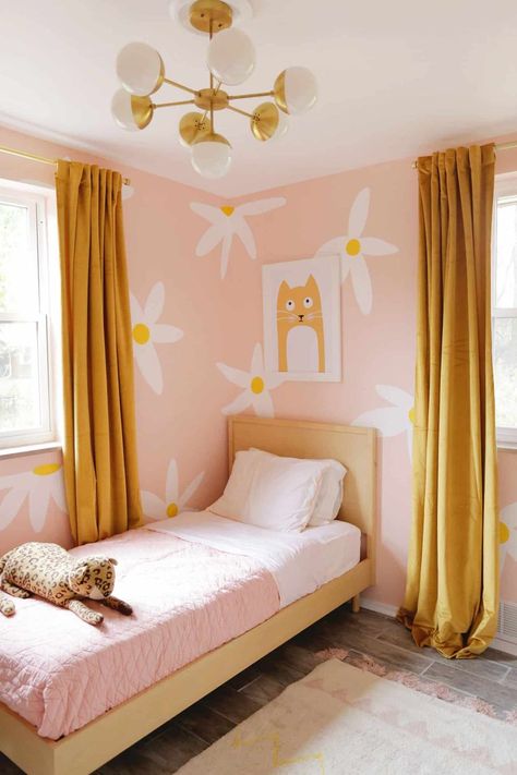 These Wall Mural Ideas Can Give Your Space an Entirely New Look Cute Animal Decor, Painted Daisy, Daisy Wallpaper, Kid Rooms, Yellow Room, Girls Rooms, Dekorasi Kamar Tidur, Kids Room Inspiration, A Beautiful Mess