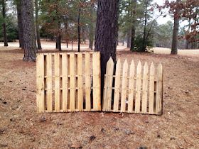 Lawn Ideas Landscaping Front Yards, Lawn Ideas Landscaping, Pallet Fence Diy, Picket Fence Decor, Landscaping Front Yards, Wood Pallet Fence, Wood Picket Fence, Lawn Ideas, Mom Yoga