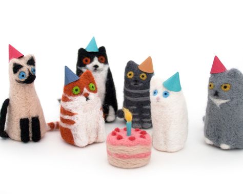 Funny Little Cats on Behance Felt Hair Accessories, Felted Cat, Needle Felted Cat, Needle Felting Diy, Needle Felted Christmas, Needle Felting Projects, Felt Cat, Cat Crafts, Needle Felted Animals