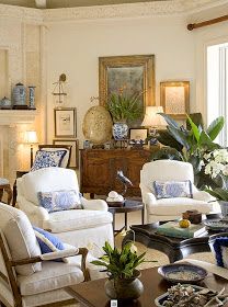 Splendid Sass: LIVING ROOM FAVORITES Furnitur Ruang Keluarga, British Colonial Decor, Blue White Decor, Colonial Decor, Traditional Living, Traditional Living Room, White Furniture, Decor Minimalist, White Decor