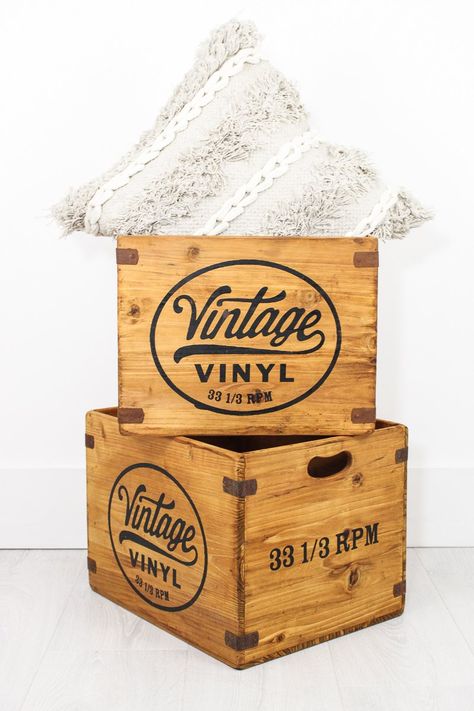 Vinyl Records Storage Ideas, Vinyl Record Storage Box, Turntable Setup, Hipster Room, Record Storage Box, Hipster Bedroom, Record Crate, Record Box, Vinyl Record Shop