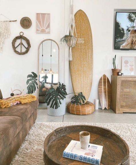 Surf Room Boys, Surfer Girl Aesthetic Bedroom, Surfing Girl Aesthetic, Surfer Girl Room Aesthetic, Surfer Girl Room, Surfer Girl Bedroom, Surf Bedroom, Surfer Room, Surf Room Decor