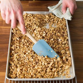 How To Make Homemade Granola Recipe, Simple Homemade Granola, Home Made Muesli Recipe, Homemade Granola Cereal Recipes, Granola Easy Recipe, Diy Gronala, Recipe For Granola Homemade, How Make Granola, How To Make Muesli Homemade