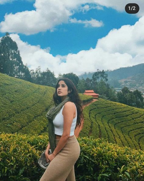 Darjeeling Photography, Dark Brown Hair Colour, Jahnavi Kapoor, Brown Hair Colour, Jahnvi Kapoor, Jhanvi Kapoor, Hand Palm, Janhvi Kapoor, Hair Color Black