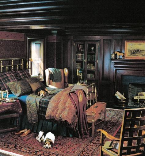 Learning from 30 Years of Ralph Lauren Home - WSJ Ralph Lauren Interiors, Ralph Lauren Bedroom, Chambre Inspo, Ralph Lauren Bedding, Moody Bedroom, Ralph Lauren Home, Beautiful Bedrooms, Bed Room, Cozy Bedroom