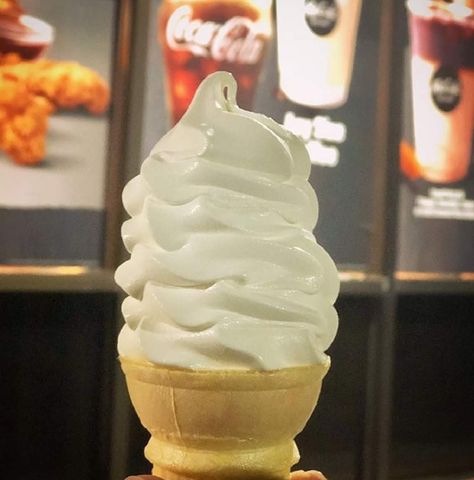 Ice Cream Macdonald New Delhi India Mcdo Aesthetics, Mcdonalds Ice Cream, Food Therapy, New Delhi India, Yummy Yummy, Snapchat Stories, Delhi India, Vanilla Ice Cream, Ice Cream Cone