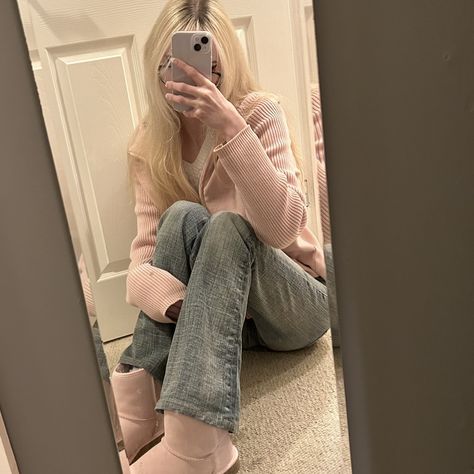 Coquette Trousers Outfit, Pink Uggs Coquette, Uggs Pink Outfit, Coquette Fall Outfits Pink, Pink And Grey Coquette, Pink Leggings Outfit Aesthetic, Uggs Cute Outfit, Pink Ugh Outfits, Comfy Winter Outfits Coquette