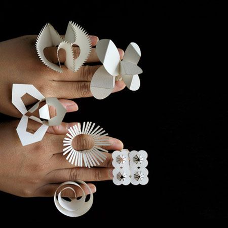 paper ring Diy Paper Rings, Origami Clothing, Mode Origami, Laser Cut Fashion, Different Types Of Paper, Origami Ring, Paper Objects, Types Of Paper, Paper Rings