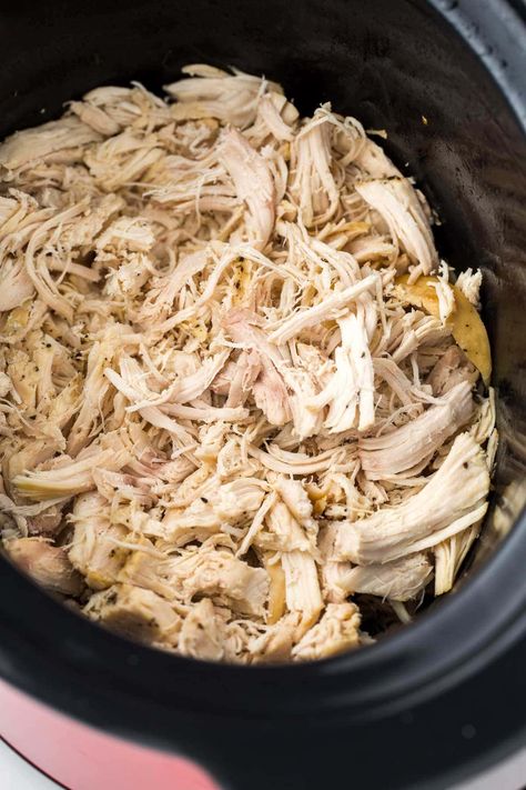 Crockpot Pulled Chicken, Pulled Chicken Recipes, Chicken Pesto Sandwich, Chicken Slow Cooker, Shredded Chicken Crockpot, Easy Shredded Chicken, Slow Cooker Shredded Chicken, Chicken Pasta Dishes, Make Shredded Chicken