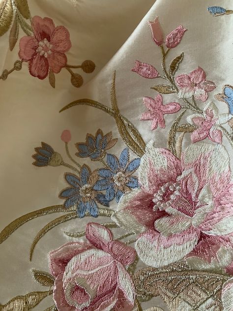 Embroidery Reference, Gara Embroidery, People Embroidery, Embroidery Abstract, Embroidery Landscape, Embroidered Placemats, Embroidery Geometric, Embroidered Curtains, Embroidered Accessories