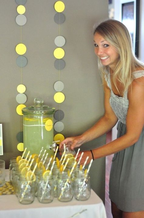 Lindsey and Laura, I would be willing to splurge on the mason jars depending the rest of the cost of everything else. #baby #babyshowerthemes #babyshowerideas #babyshowerdecoration Limonade Bar, Baby Shower Decorations Neutral, Fest Mad, Grey Baby Shower, Boy Baby Shower Ideas, Baby Shower Yellow, Fiesta Tropical, Pack N Play, Yellow Baby