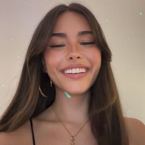 Madison Beer Smile Teeth, Madison Beer Teeth, Madison Beer Smile, Madison Beer No Makeup, Perfect Teeth Smile, Madison Beer Makeup, Madison Bear, Makeup Baddie, Beer Drawing