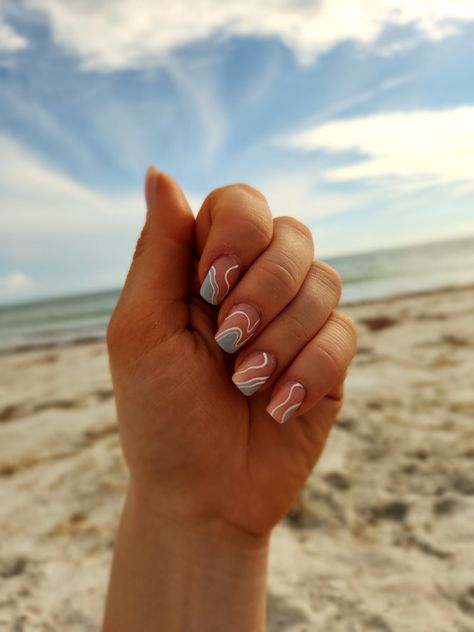 Minimal Beach Nails, Seaside Nails The Beach, Surfboard Nail Art, Surf Board Nails, Seaside Nail Art, Surfboard Nails, Coastal Cowgirl Nails, Beach Nails White, Beach Girl Nails