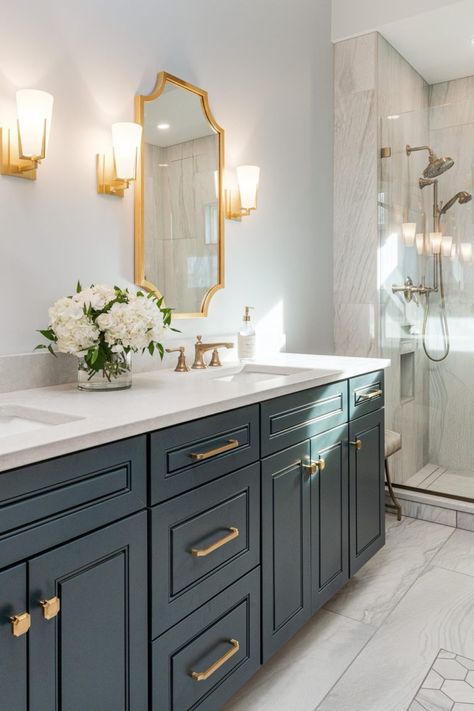 Master Bathrooms With Blue Cabinets Ideas | Countertopsnews Color Combination With Blue, Eclectic Bathroom Design, Blue Bathroom Vanity, Traditional Bathroom Designs, Blue Vanity, Eclectic Bathroom, Master Bathrooms, Master Bath Remodel, Blue Cabinets