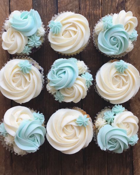 Frosted Cupcakes Designs, Sky Blue Cupcakes, Wedding Cupcakes Ideas Simple Blue, Cup Cakes For Boys, Blue Cupcake Decorating Ideas, Light Blue Cupcakes Birthday, Cupcakes Decoration For Wedding, Blue Cupcakes Decoration, Blue Frosted Cupcakes