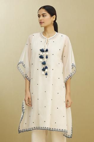 Kaftan Designs For Ladies, Kaftan Styles For Ladies, Georgette Tunics, Kaftan Styles, Simple Kurti, Kaftan Tunic, Organza Lehenga, Scallop Border, Kaftan Designs