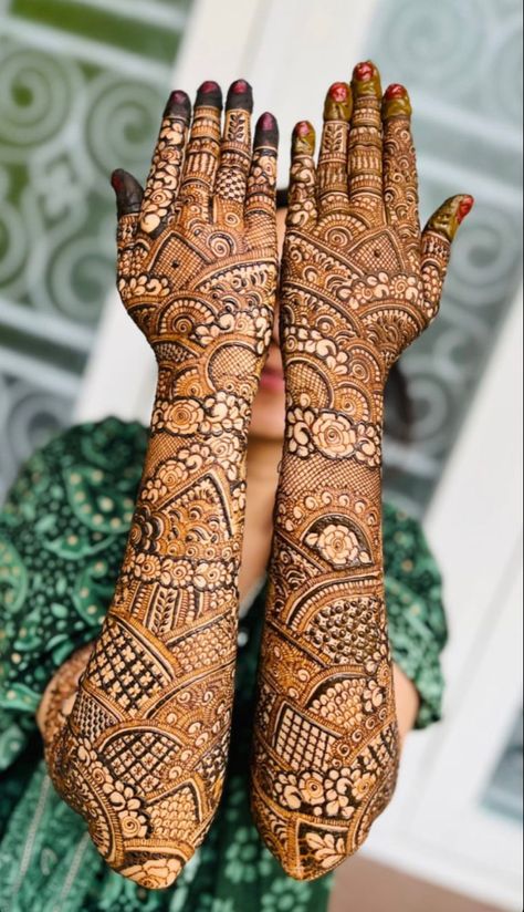 Anjum Mehndi Designs, Back Hand Bridal Mehndi Designs, Fashion Documentary, Bride Mehndi, Jamel Shabazz, Mahendi Designs, Front Mehndi Design, Khafif Mehndi Design, Bridal Mehandi