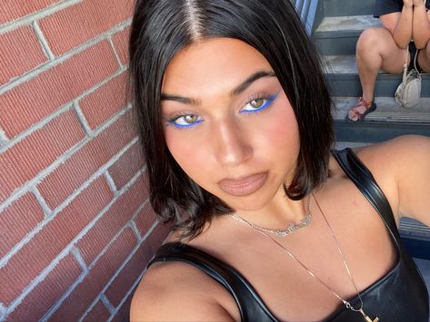 Blue Bottom Liner, Royal Blue Waterline Makeup, Blue Eyeliner On Waterline, Blue Under Eyeshadow, Royal Blue Simple Makeup, Royal Blue Liner Eye Makeup, Blue Shadow Makeup For Brown Eyes, Simple Royal Blue Makeup Looks, Blue Undereye Liner