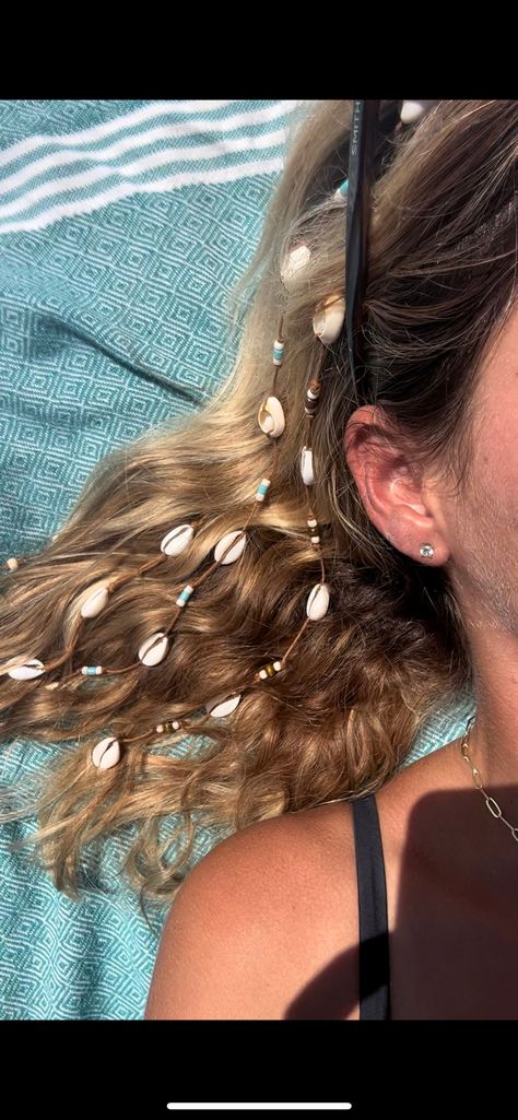 Seashell In Hair, Cute Hairstyles For The Beach, Cowrie Shell Hair, Beads In Hair, Cute Beach Hairstyles, Mermaid Hair Extensions, Boho Hair Wrap, Girl Surfer, Hairstyle Examples