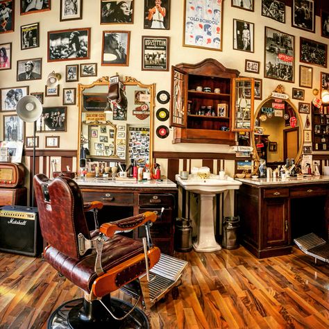 Retro Barber Shop Interior, Old School Barbershop, Old School Barber Shop Decor, Retro Barber Shop, Old School Barber Shop, Barber Store, Barber Shop Vintage, London Decor, Barber Shop Interior