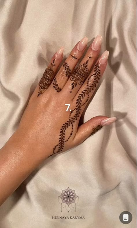 Henna Designs Dainty, Simple Henna Designs Hand Arabic, Model Henna Simple, Modele Henna Main, Henna Main Simple, Henna Inspo Easy, Arab Henna Designs, Dainty Henna Designs, Henna Designs Floral