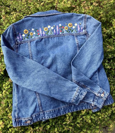 Embroidery Jacket Denim, Hand Embroidery Denim Jacket, Hand Embroidery On Denim Jackets, Hand Embroidered Jean Jacket, Cute Embroidery On Clothes, Hand Embroidered Denim Jacket, Embroidered Denim Jacket Diy, Jean Jacket Embroidery Diy, Diy Embroidered Jean Jacket