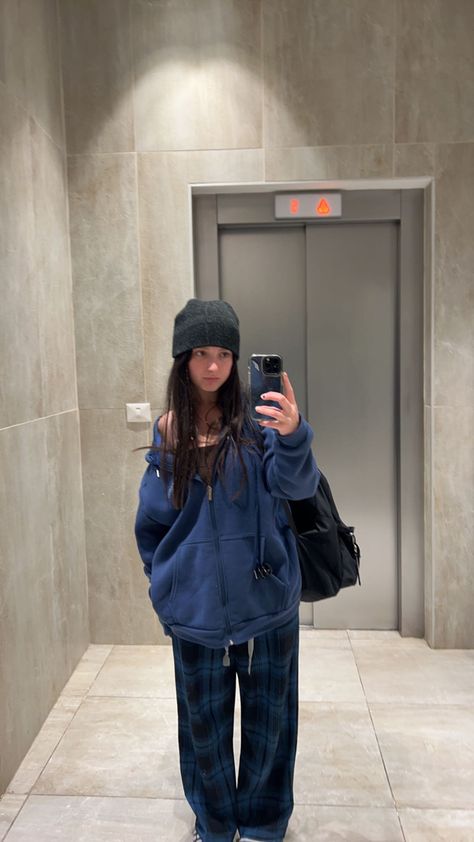 Oversized Hoodie And Sweatpants Outfit, Baggy Shirt Outfit Oversized Tee, Baggy Hoodie Outfit, Baggy Shirt Outfit, Oversized Jacket Outfit, Coats Y2k, Hoodie And Sweatpants Outfit, Vintage Jacket Outfit, Baggy Clothes Outfit