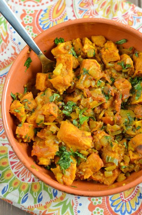 Slimming Eats Bombay Butternut Squash - gluten free, dairy free, vegetarian, paleo, Whole30, Slimming World and Weight Watchers friendly Butter Squash Recipe, Indian Vegetable Curry, Oven Recipe, Vegan Vibes, Restaurant Business, Butternut Squash Recipes, Vegetarian Lunch, Tasty Vegetarian Recipes, Vegetable Curry