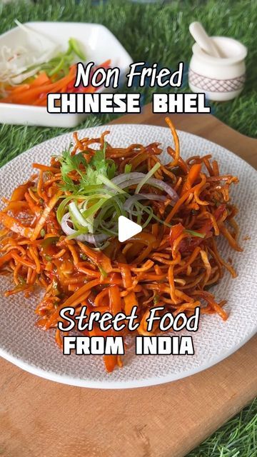 Chinese Bhel Recipes, Chinese Bhel, Schezwan Noodles, Bhel Recipe, Street Food Recipes, Hakka Noodles, Schezwan Sauce, Indian Cooking Recipes, Corn Flour