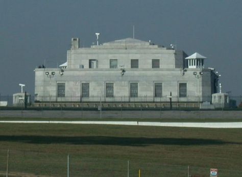 Secrets of American Gold - Inside Fort Knox's Mind-Boggling Security Measures Fort Knox Gold, Fort Knox Kentucky, Gold Vault, George Patton, Gold Reserve, Kentucky Girl, Fort Knox, My Old Kentucky Home, Bill Of Rights