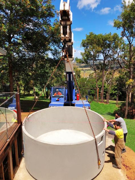 Plunge Pool Round, Diy Concrete Plunge Pool, Round Spa Pool, Water Tank Pool Ideas, Round Concrete Pool, Above Ground Plunge Pool Ideas, Above Ground Concrete Pool, Small Round Pool, Diy Concrete Pool