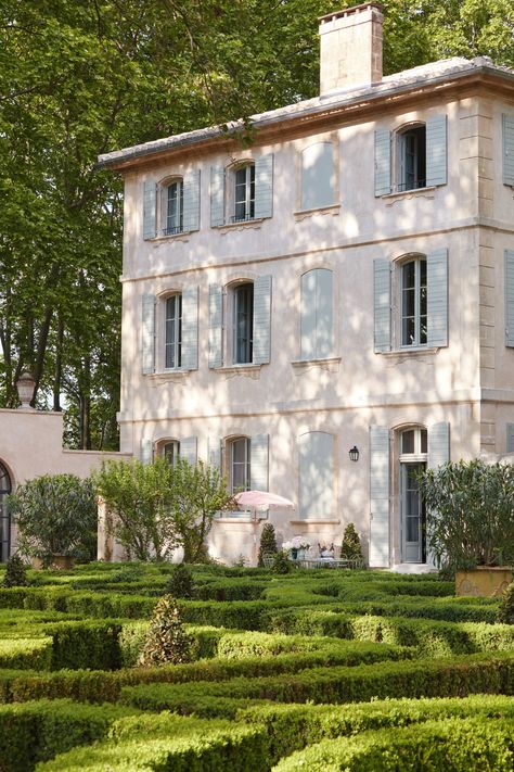 10 Prettiest Hotels and Bastides in Provence (South of France) — the weithouse South Of France House, French Provence, Small Boutique Hotels, My French Country Home, Retreat House, French Culture, Charming Garden, Provence France, Vacation Home Rentals