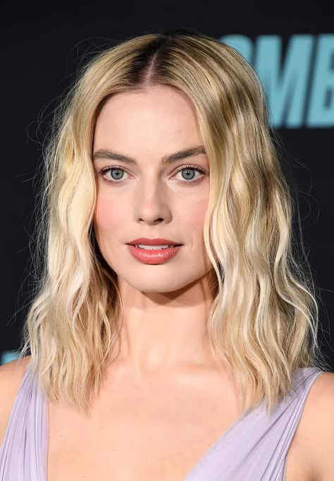 margot robbie hairstyle Mermaid Hair Waves, Styles For Thick Hair, Mermaid Waves, Hairstyles For Thick Hair, Thick Hair Cuts, Easy Hairstyles For Thick Hair, Haircuts For Thick Hair, Shoulder Length Hair Cuts, Celebrity Hair Stylist