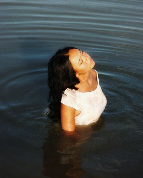 Me in the Meramec river River Pictures Ideas, River Photoshoot Ideas, River Senior Pictures, River Shoot, Start Photography, River Photoshoot, River Pictures, Water Photoshoot, Lake Photoshoot