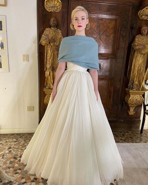 Elle Fanning Style, Fancy Gowns, Oscar Dresses, Elle Fanning, Classy And Fabulous, Twitter Instagram, Fashion Magazine, Classy Outfits, Pretty Dresses