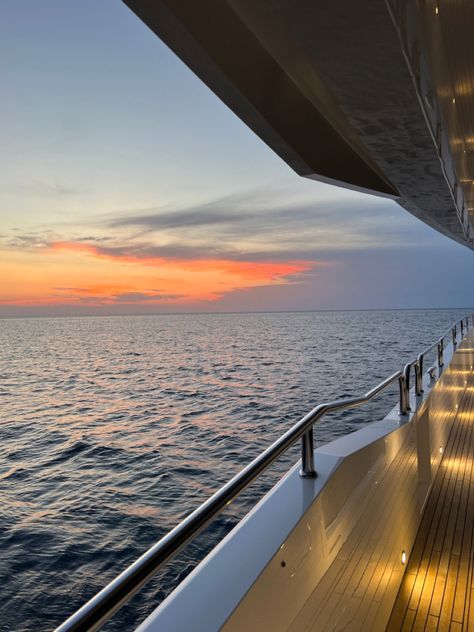 Summer Yacht Aesthetic, Yacht Sunset Aesthetic, Miami Yacht Aesthetic, Yacht Club Aesthetic, Sunset Yacht, Hatteras Yachts, Yacht Aesthetic, Aesthetic Place, Gold Skies