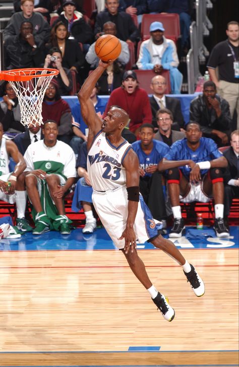 Michael Jordan (Washington Wizards) goes for a dunk, during the 2002 NBA All-Star Game. (February 10, 2002) 📸: Jesse D. Garrabrant Michael Jordan Dunk Contest, Jordan Wizards, Michael Jordan Wizards, Michael Jordan Images, Michael Jordan Washington Wizards, Girl Skateboarding, Michael Jordan Dunking, Jordan Dunks, Mike Jordan