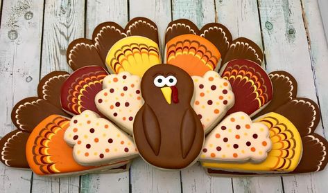 Platter Cookies Decorated, Thanksgiving Cookie Platter, Turkey Sugar Cookies, Thanksgiving Cookies Decorated, Thanksgiving Turkey Cookies, Thanksgiving Sweets, Thanksgiving Platter, Fall Decorated Cookies, Cookie Platters